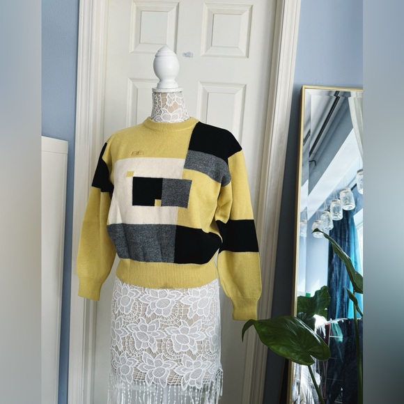 Authentic Balenciaga Wool Sweater - Picture 7 of 16